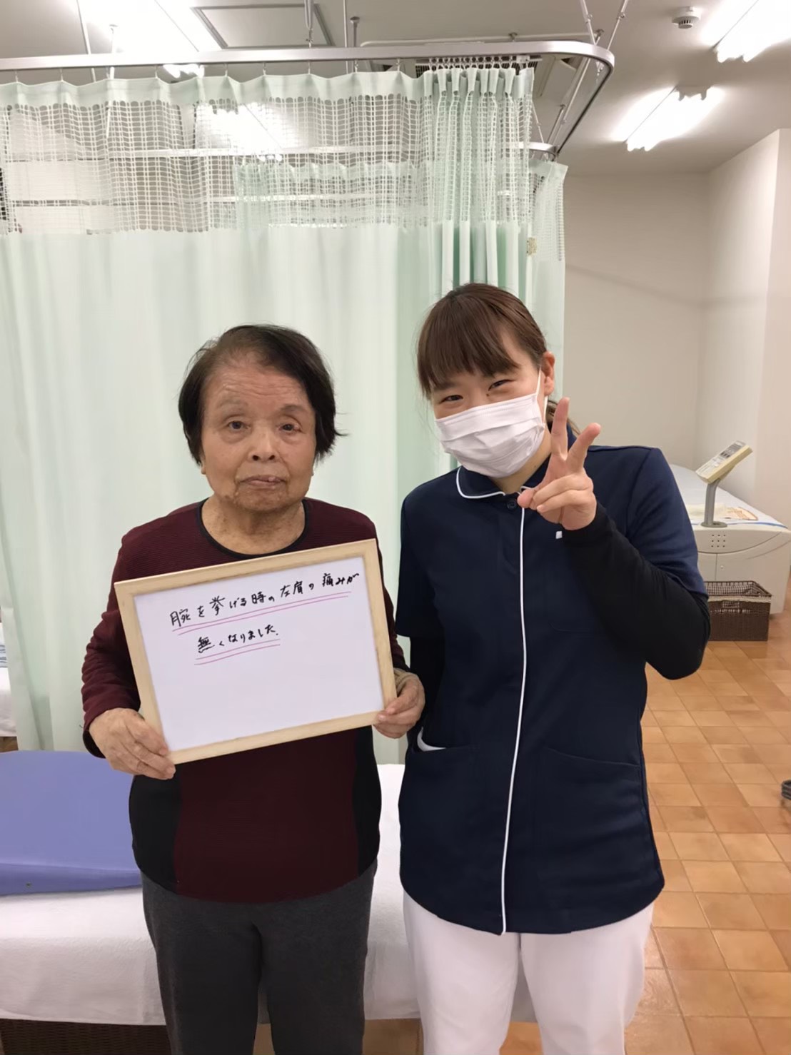 お客様と日ノ出鍼灸整骨院スタッフのお写真